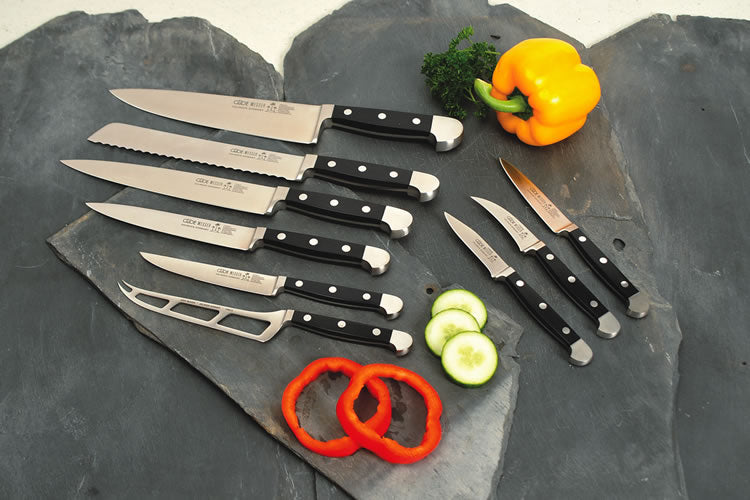 A Century Old Tradition: Knives by Franz Güde
