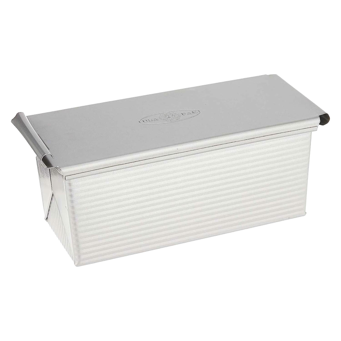 Heavy-duty aluminized steel pullman loaf pan with fitted lid, designed for consistent bread baking results in kitchens; ideal for baking supplies, cookware, and bread making collections.