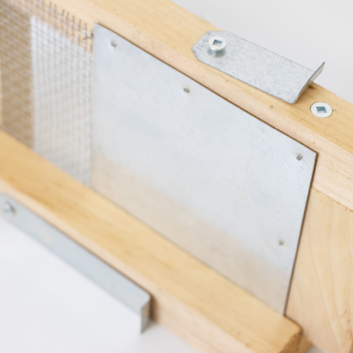 Robbing Screen 5-Frame Robbing Screen for Hive | Beekeeping at Lehman's
