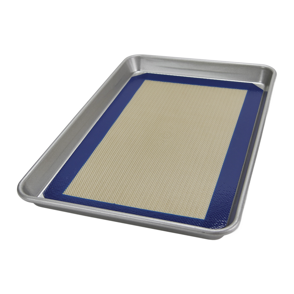 Quarter Sheet Pan with Silicone Baking Mat