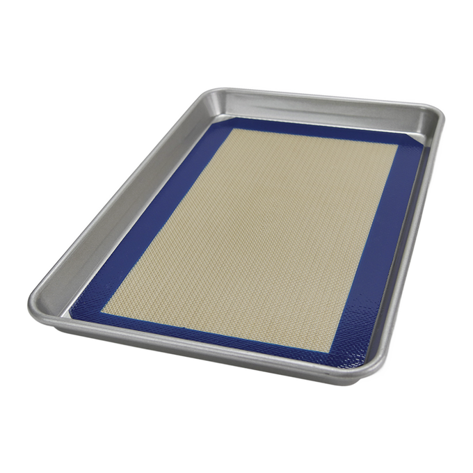 Quarter Sheet Pan with Silicone Baking Mat
