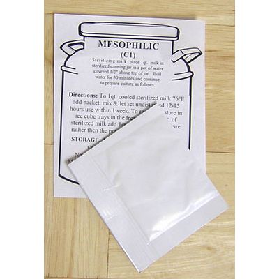 Cheese starting kit: mesophilic and thermophilic starters, rennet powder, wax, more.