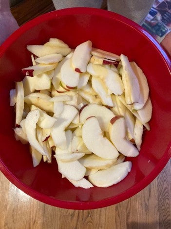 sliced apples