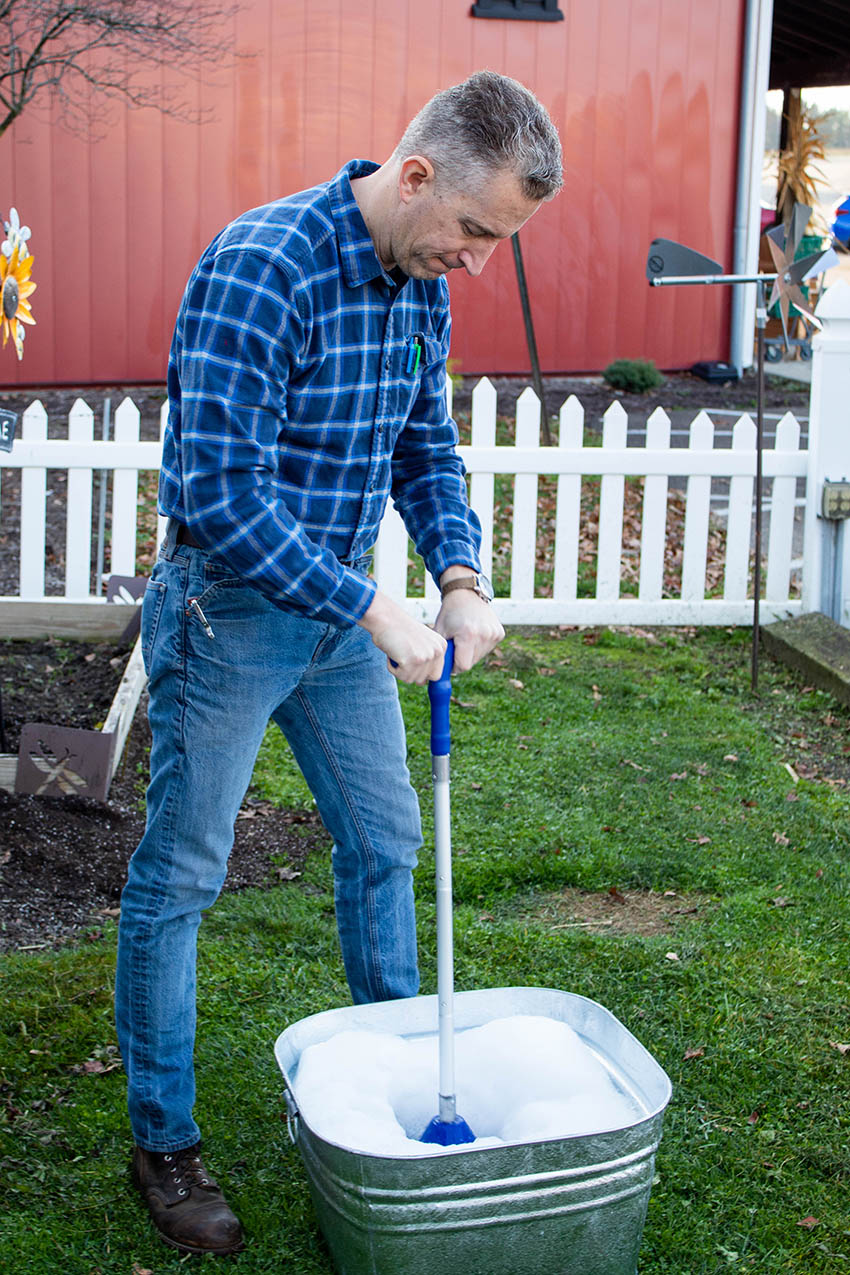 Washing clothes with breathing mobile washer