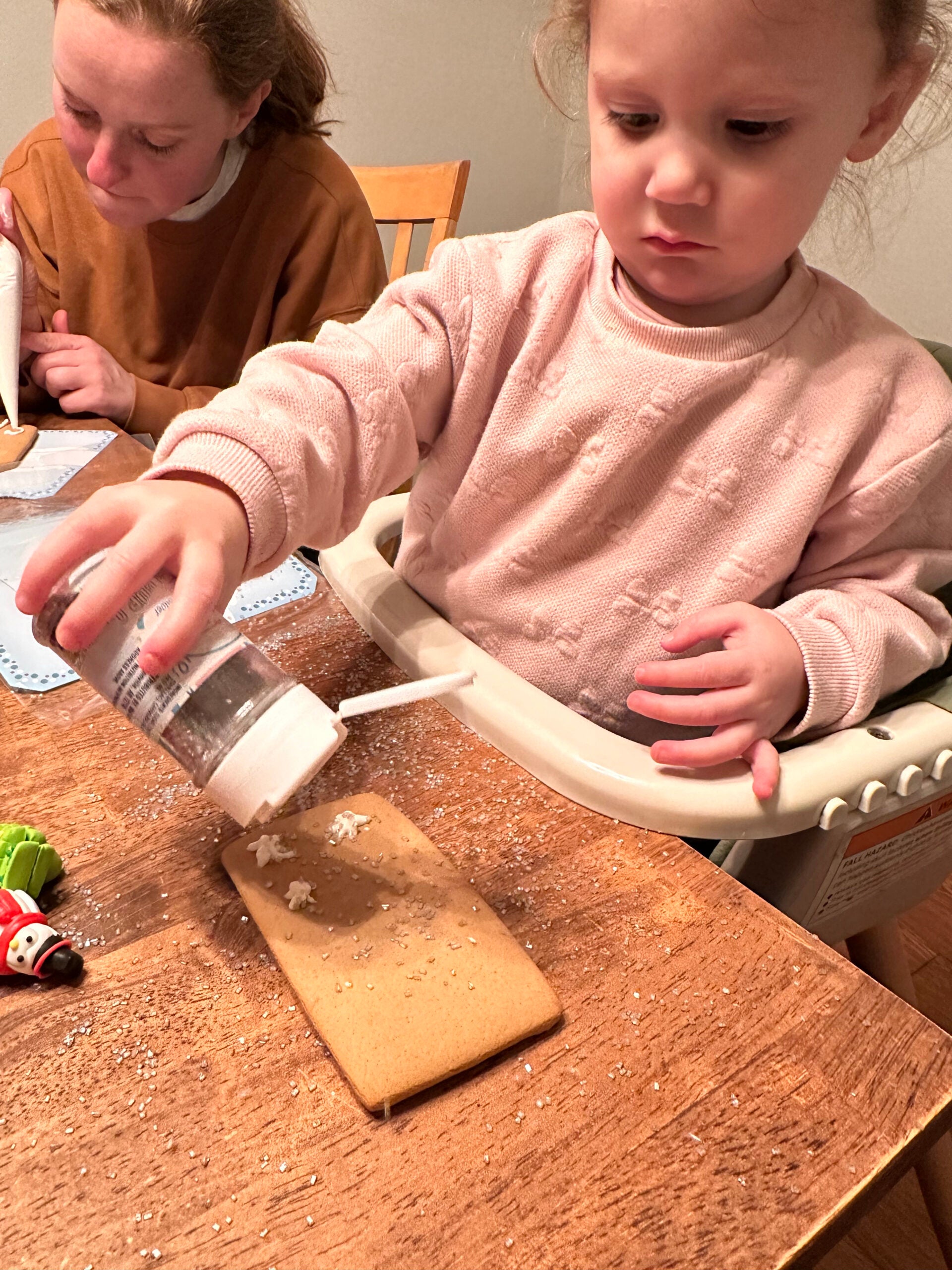 Decorating gingerbread house